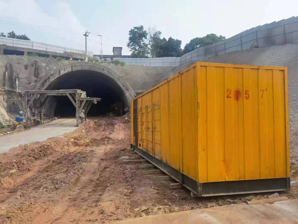 石台发电机出租自启装置的工作原理是什么？